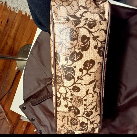 Gorgeous Petunia Pickle Bottom Diaper Bag - Picture 5 of 13